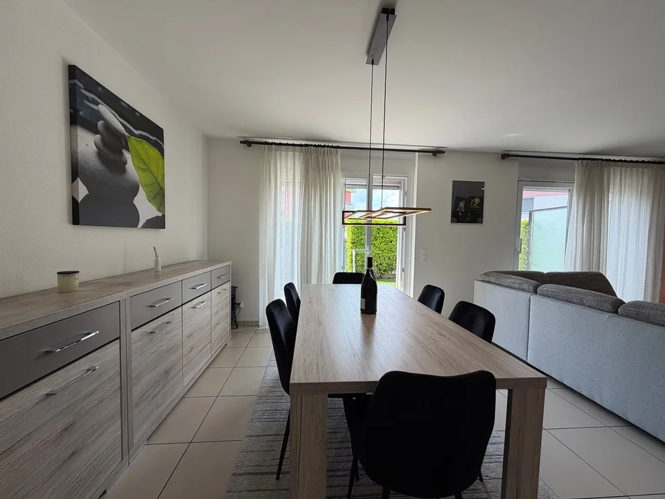 Moderna casa a schiera 4.5 con giardino a Genestrerio