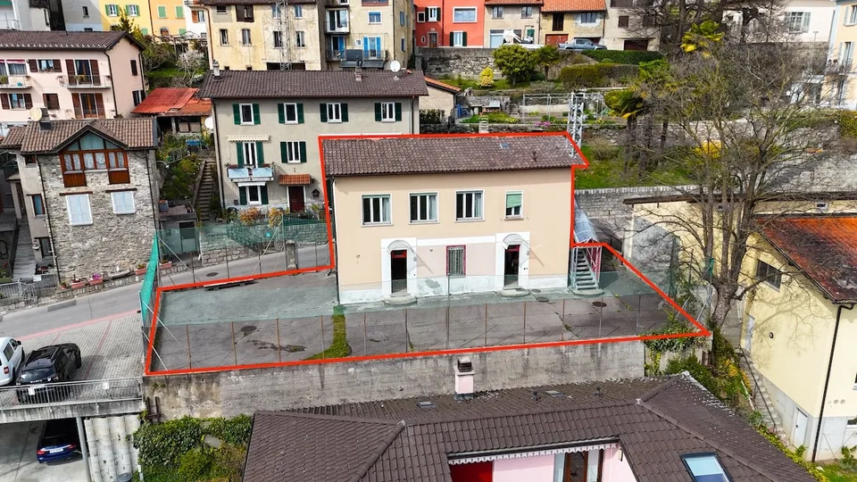 Casa Unifamiliare da riattare con stupenda vista e con licenza approvata