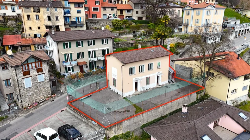 Casa Unifamiliare da riattare con stupenda vista e con licenza approvata