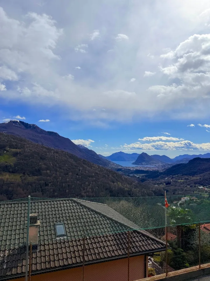 Casa Unifamiliare da riattare con stupenda vista e con licenza approvata