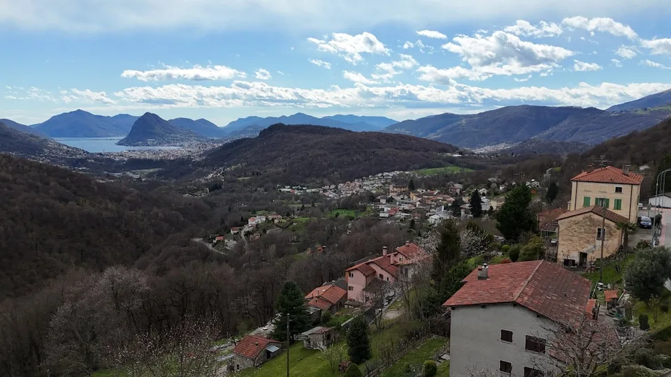 Casa Unifamiliare da riattare con stupenda vista e con licenza approvata