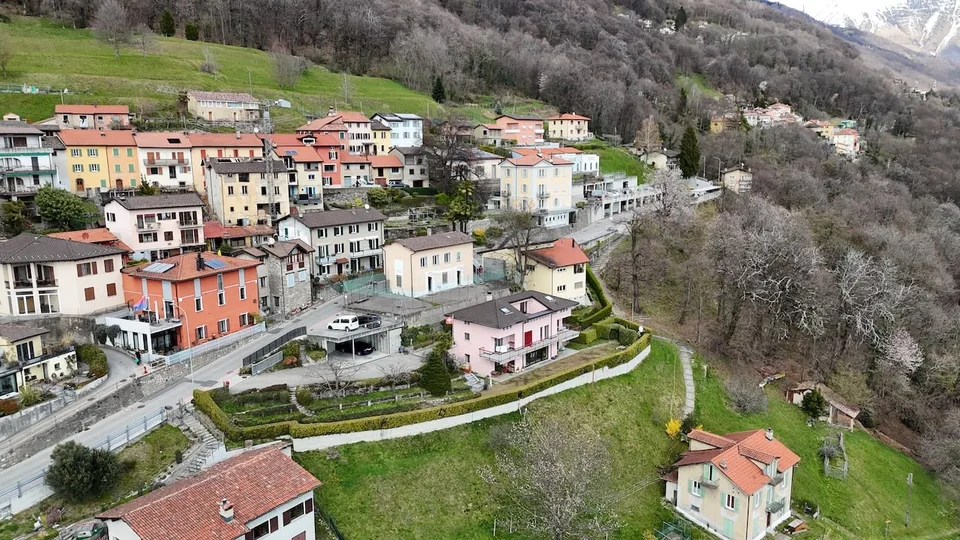 Casa Unifamiliare da riattare con stupenda vista e con licenza approvata