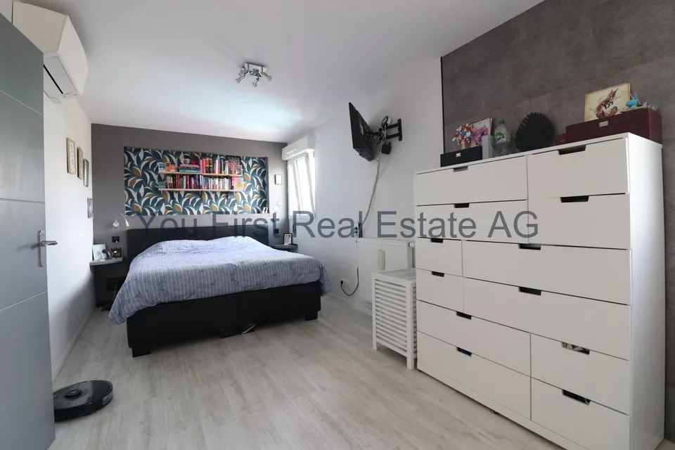 Casa familiare nuova con piscina e parco giochi – foto 6 di 13