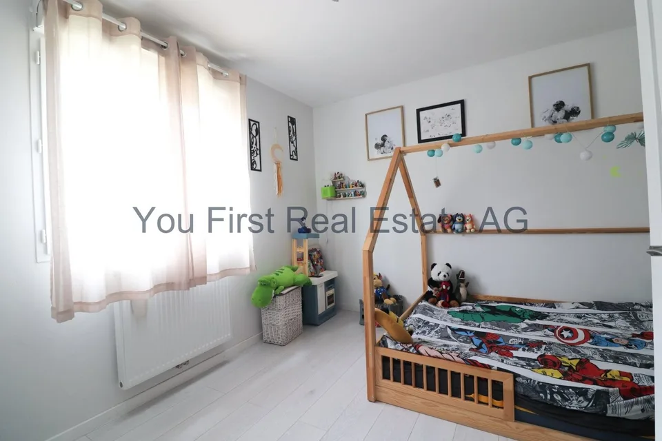 Casa familiare nuova con piscina e parco giochi – foto 13 di 13
