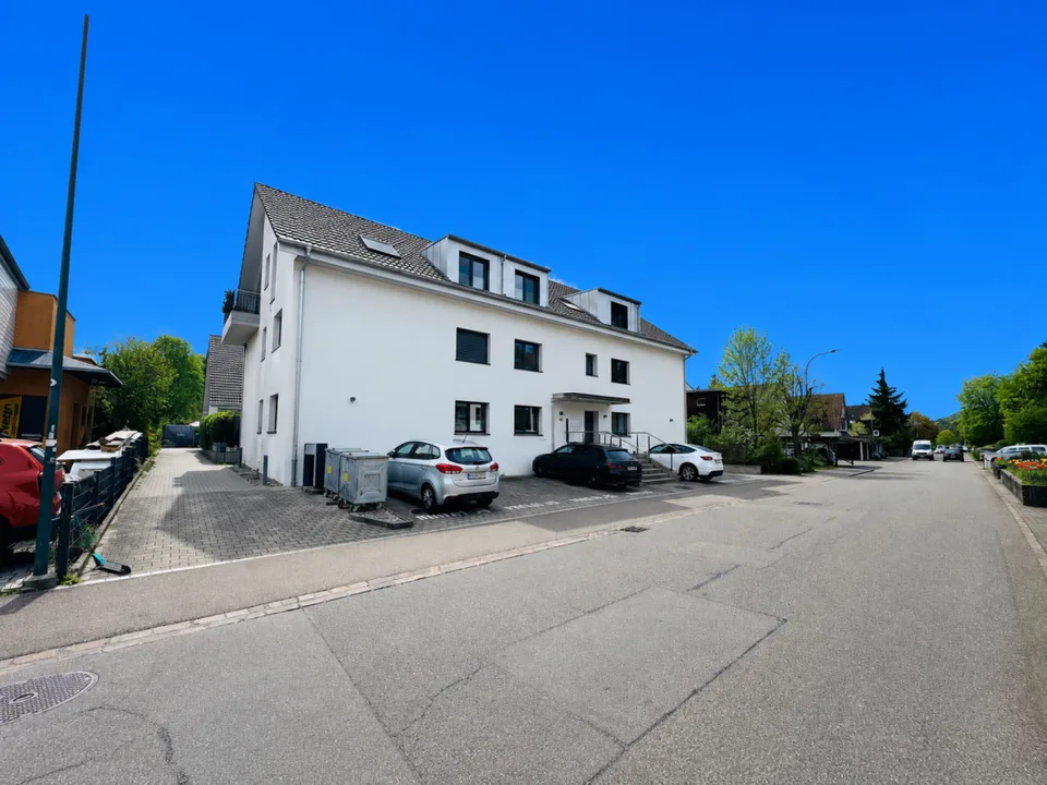 Grosszügige 5.5-Zi.-Maisonette mit Garten, Wintergarten, 2 Nasszellen, Bastelraum & AEHP