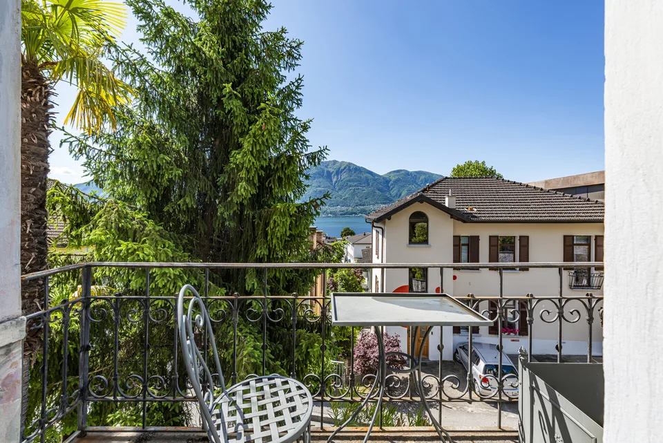 Villa Frisco | Affascinante Villa d'Epoca con Vista Lago a Minusio