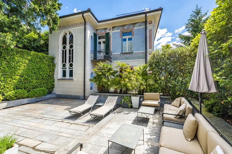 Villa Frisco | Affascinante Villa d'Epoca con Vista Lago a Minusio