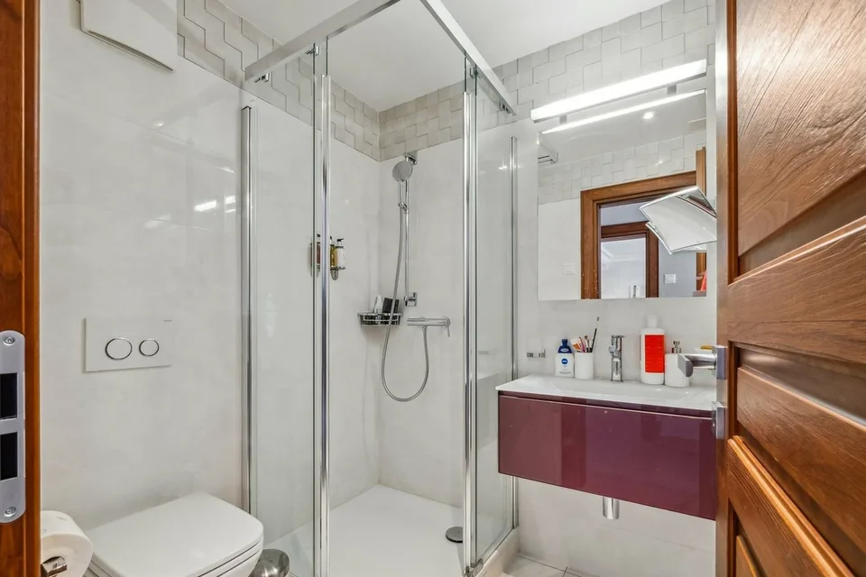 Two steps from the lake! Luxury apartment with a view in the heart of Montreux – photo 9 of 9
