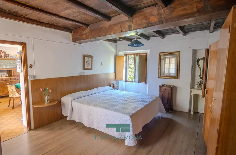 Investissement idéal : propriété sur trois niveaux dans le village historique – photo 7 sur 13