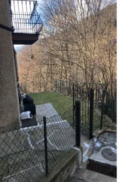 Vendiamo casa di nucleo con giardino