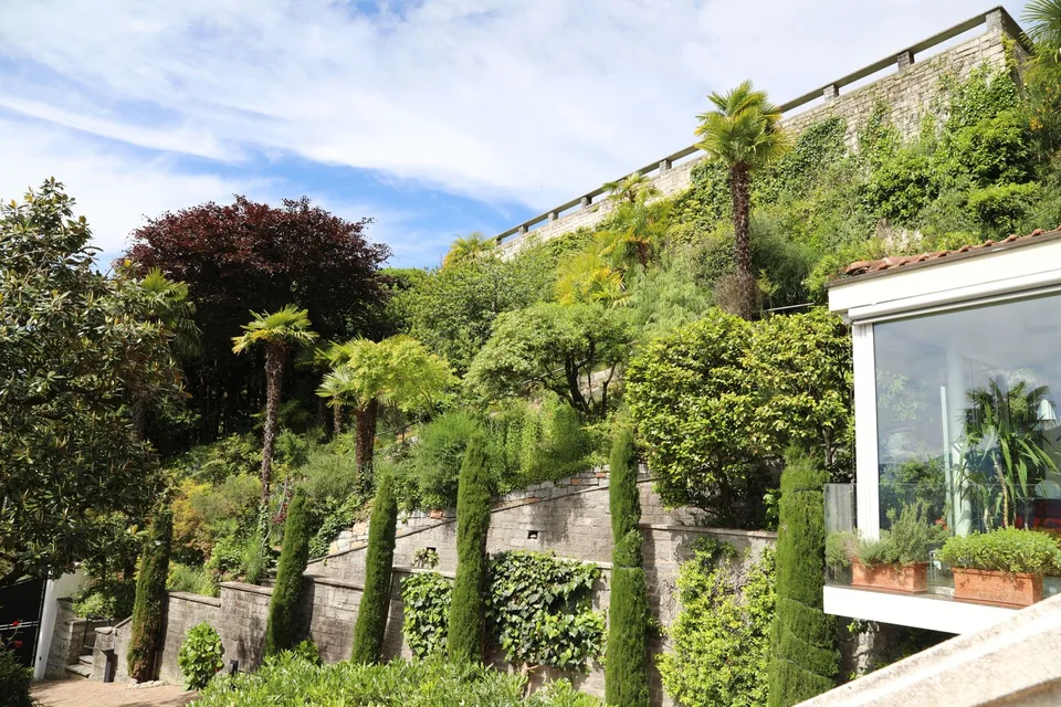 Villa panoramique avec vue sur le lac de Lugano et piscine – photo 12 sur 13
