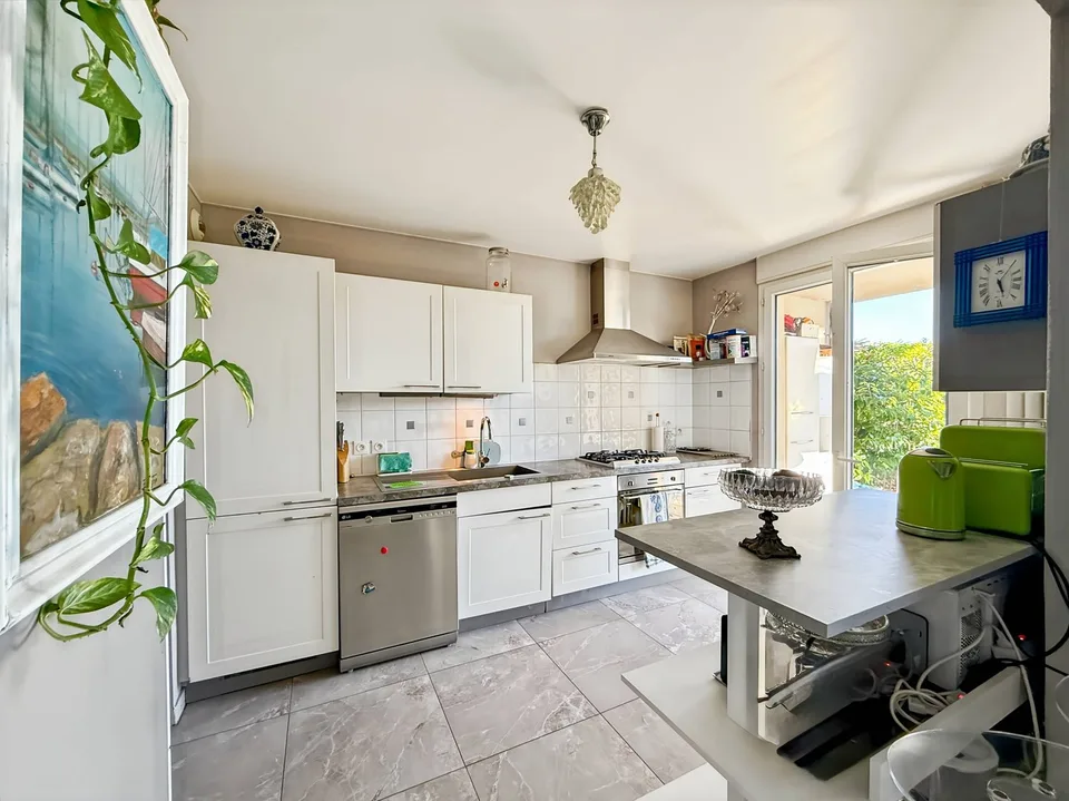 Appartement mit Terrasse von 3,5 Zimmern in Divonne-les-Bains – 91m2 - Terrasse, Garten, Keller, Garage
