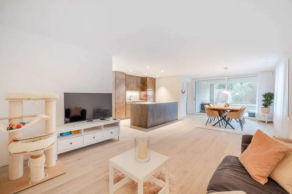 Stilvolle Erdgeschosswohnung mit grosszügiger Loggia