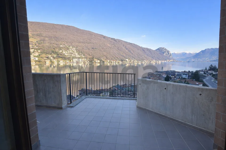 VILLA CON VISTA LAGO - RESIDENZA SECONDARIA