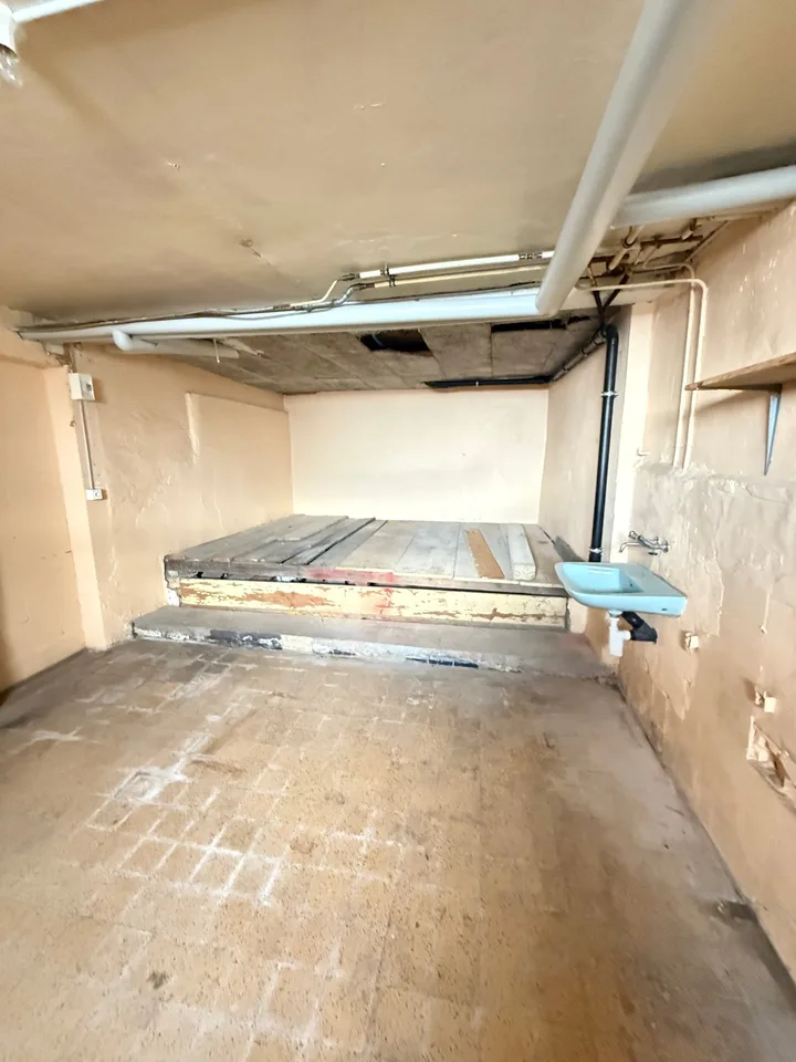 Box auto individuale + deposito in affitto