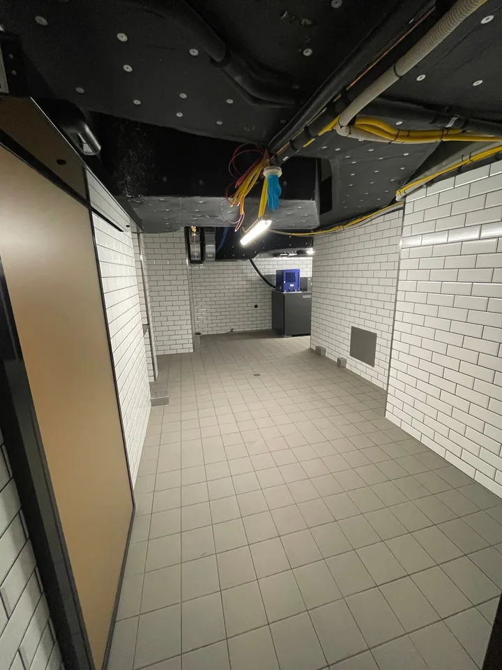Neue wunderschön eingerichtete Bar mit Multifunktionsraum im Zentrum von Altdorf – Foto 13 von 14