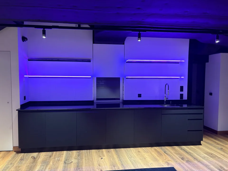 Neue wunderschön eingerichtete Bar mit Multifunktionsraum im Zentrum von Altdorf – Foto 11 von 14