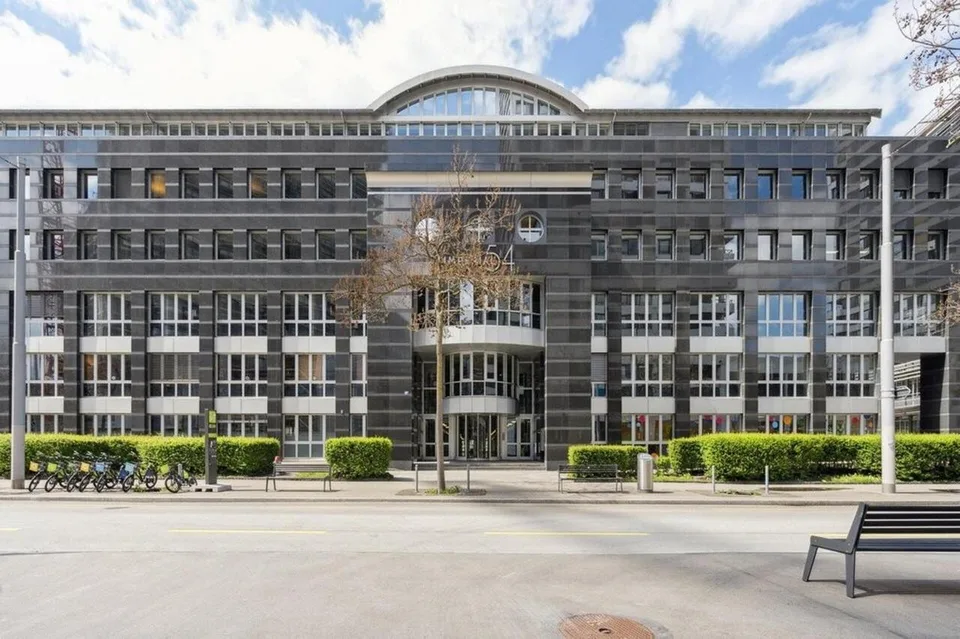 Ausgebaute Bürofläche mit Kleinbüroaufteilung an erstklassiger Lager
