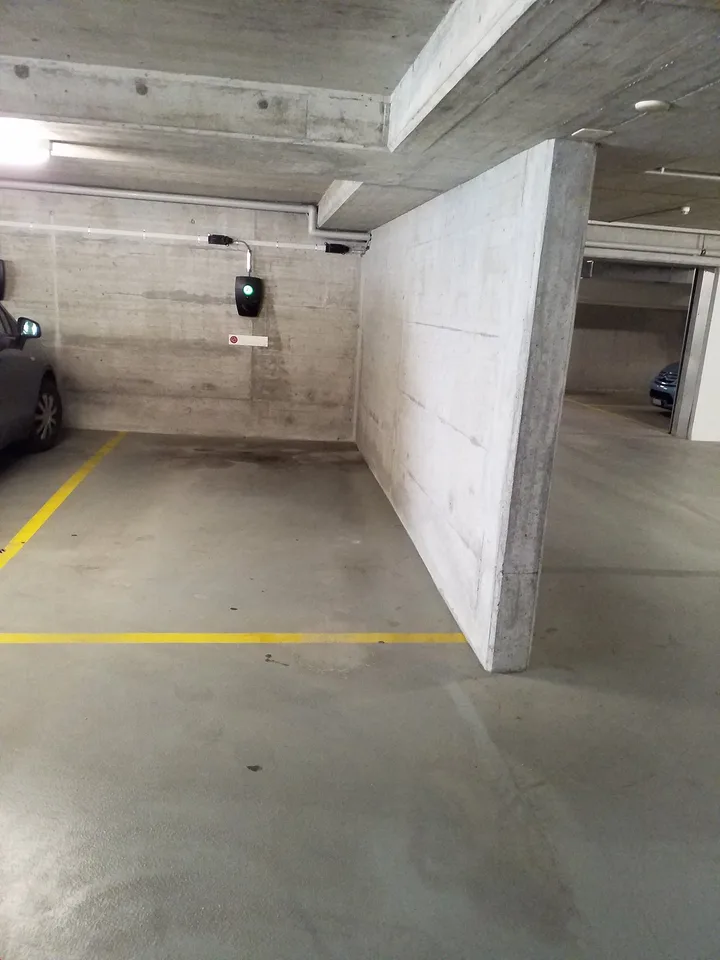 St-Léonard-pl. parc int. équipée d'une borne de recharge privative