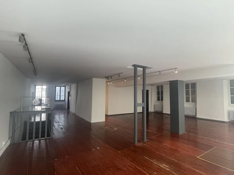 ARCADE COMMERCIAL DE 120 M2 AU COEUR DE NYON