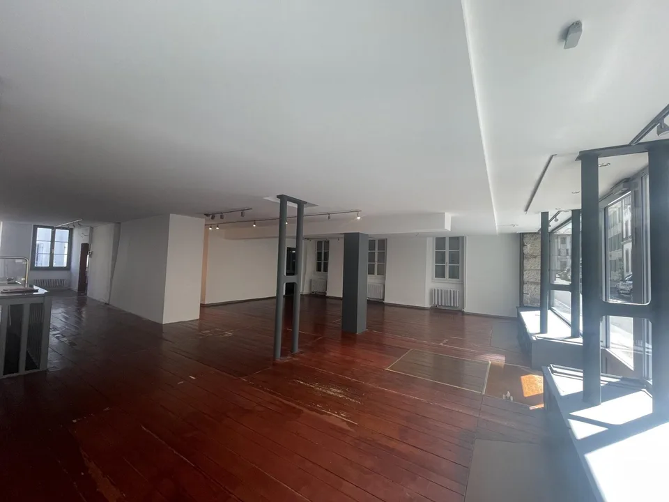 ARCADE COMMERCIAL DE 120 M2 AU COEUR DE NYON