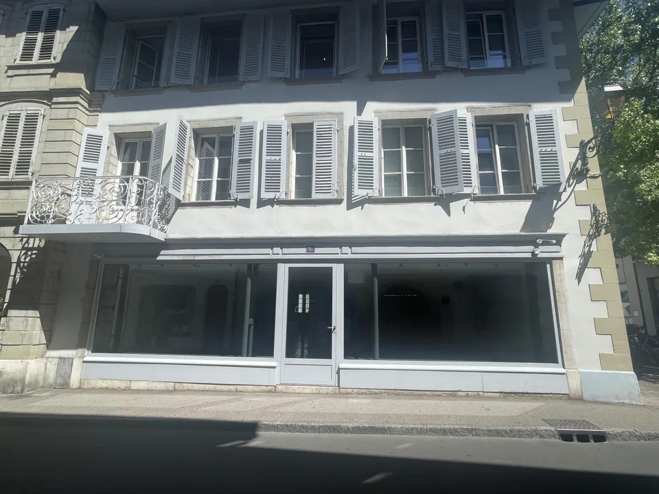 ARCADE COMMERCIAL DE 120 M2 AU COEUR DE NYON