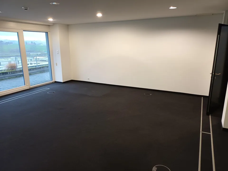 Grosszügiges Kleinbüro mit Blick ins Grüne