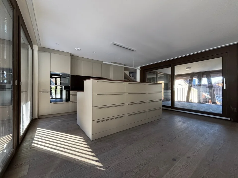 Moderne Neubau 4.5-Zimmer-Maisonette-Wohnung in naturnaher Lage