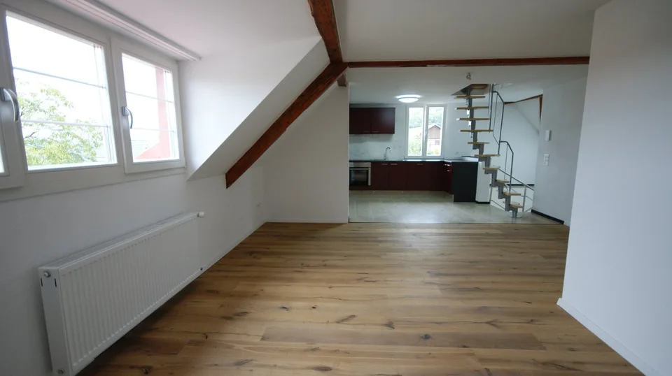Appartement 2.5 pièces avec grand grenier, lave-linge et sèche-linge privatifs