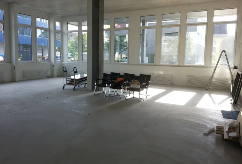 Modern commercial spaces with 4.57 m ceiling height
