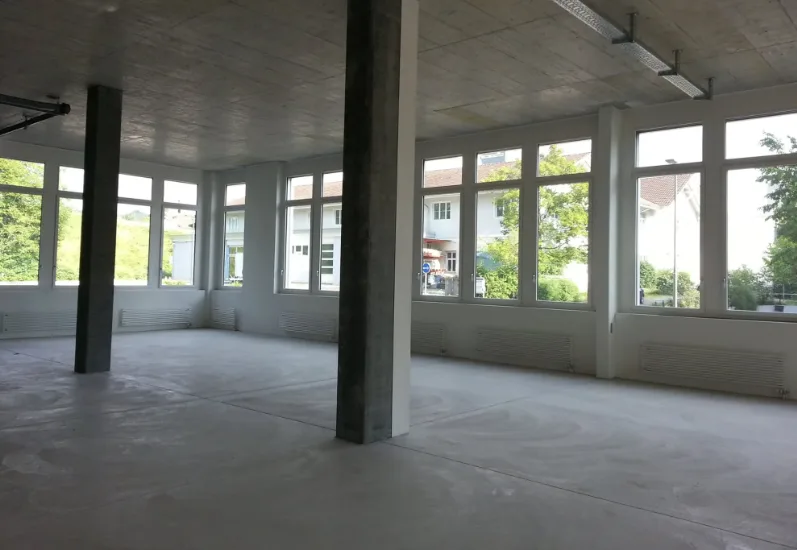 Modern commercial spaces with 4.57 m ceiling height