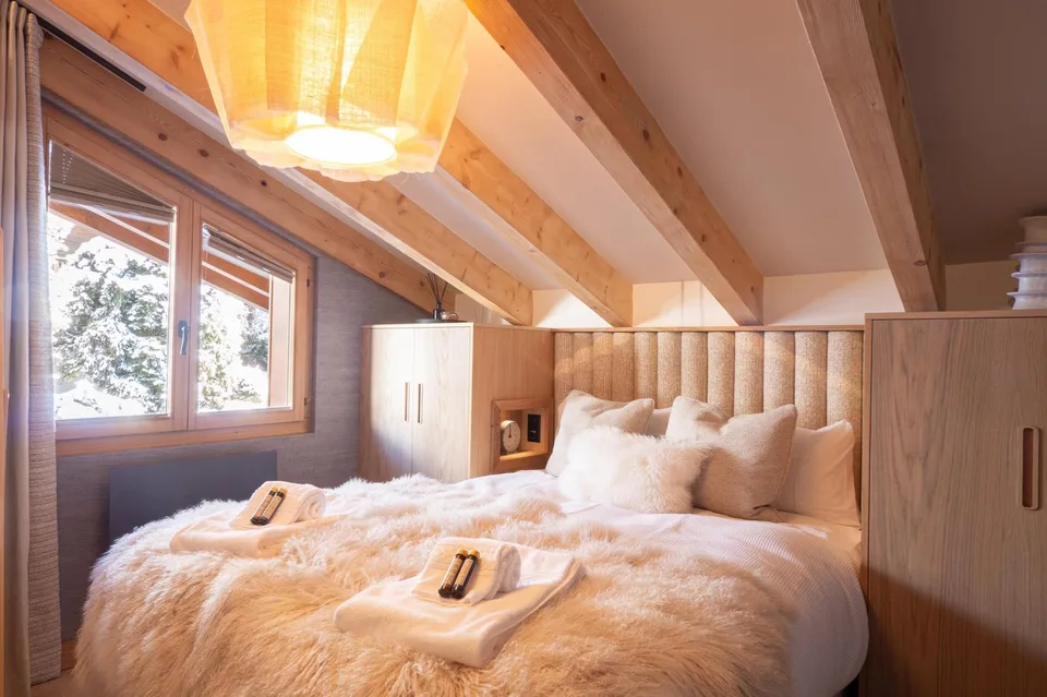 LOCATION SAISONNIÈRE: Duplex-Wohnung mit 4 Schlafzimmern und 3 Badezimmern, zentral in Verbier gelegen, mit großem Panoramabalkon und atemberaubendem Blick auf die Berge. – Foto 10 von 13