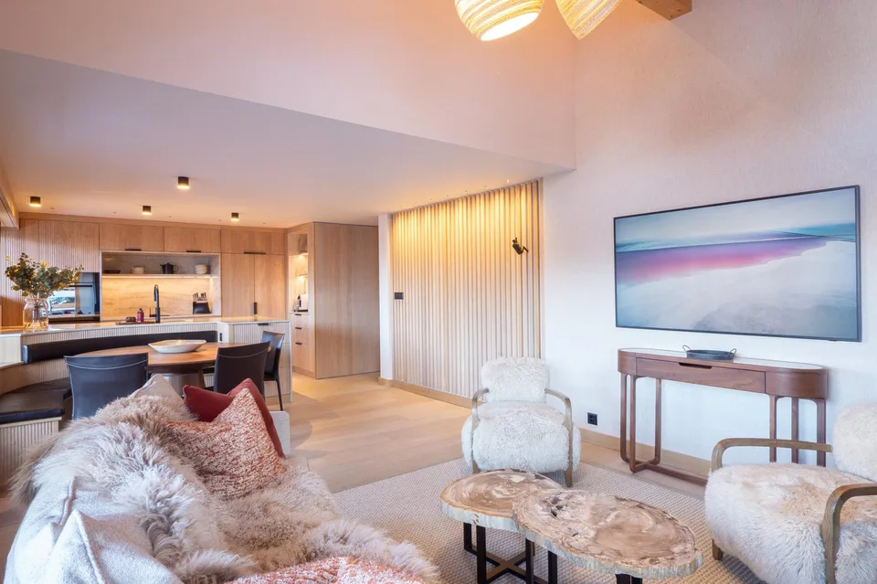 LOCATION SAISONNIÈRE: Duplex-Wohnung mit 4 Schlafzimmern und 3 Badezimmern, zentral in Verbier gelegen, mit großem Panoramabalkon und atemberaubendem Blick auf die Berge. – Foto 7 von 13