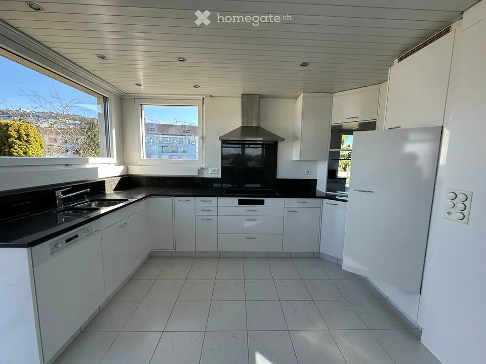 Lichtdurchflutete 7-Zimmer-Attikawohnung mit grosser Terrasse und Panoramablick in Niederrohrdorf