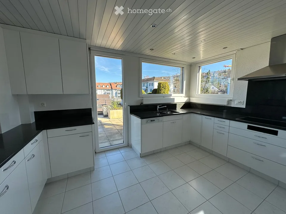 Lichtdurchflutete 7-Zimmer-Attikawohnung mit grosser Terrasse und Panoramablick in Niederrohrdorf