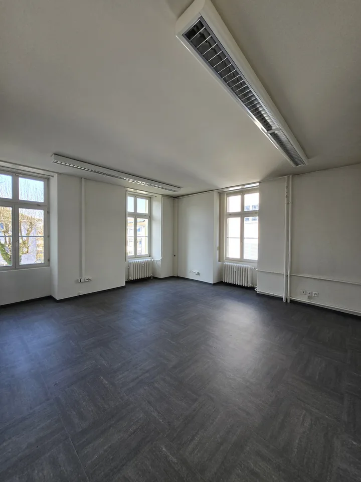 3-Monate Mietfreiezeit - Vielseitige Büro-/Praxisfläche