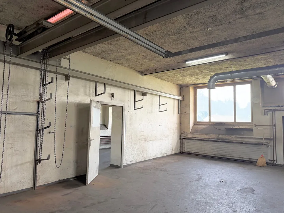 Spacious workshop for rent on Thorenbergstrasse in Lucerne
