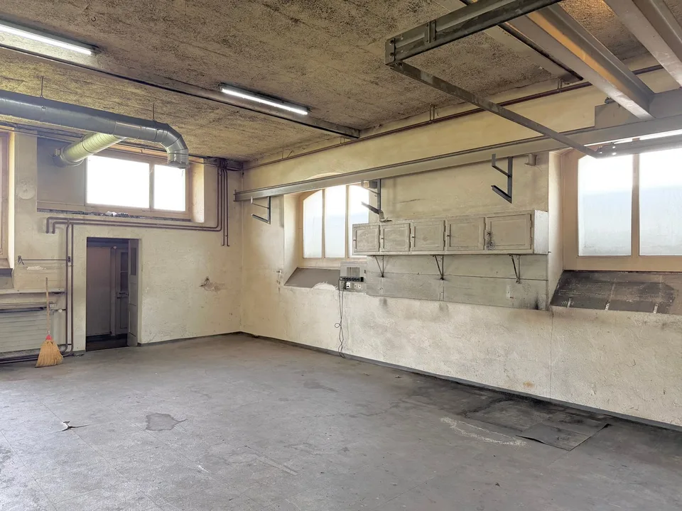 Spacious workshop for rent on Thorenbergstrasse in Lucerne