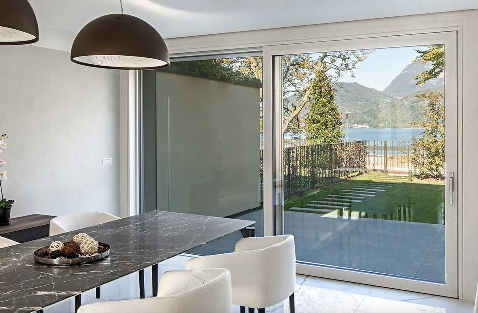 NUOVA CASA DI 6.5 LOCALI SUL LAGO