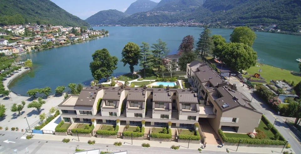 NUOVA CASA DI 6.5 LOCALI SUL LAGO