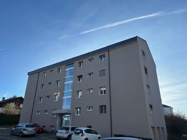 Appartement de 3.5 pièces, dans un immeuble entièrement rénové au 3e étage avec balcon