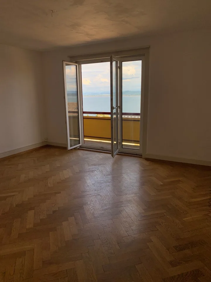 Magnifique appartement 3 pièces avec balcon et vue sur le lac à Neuchâtel
