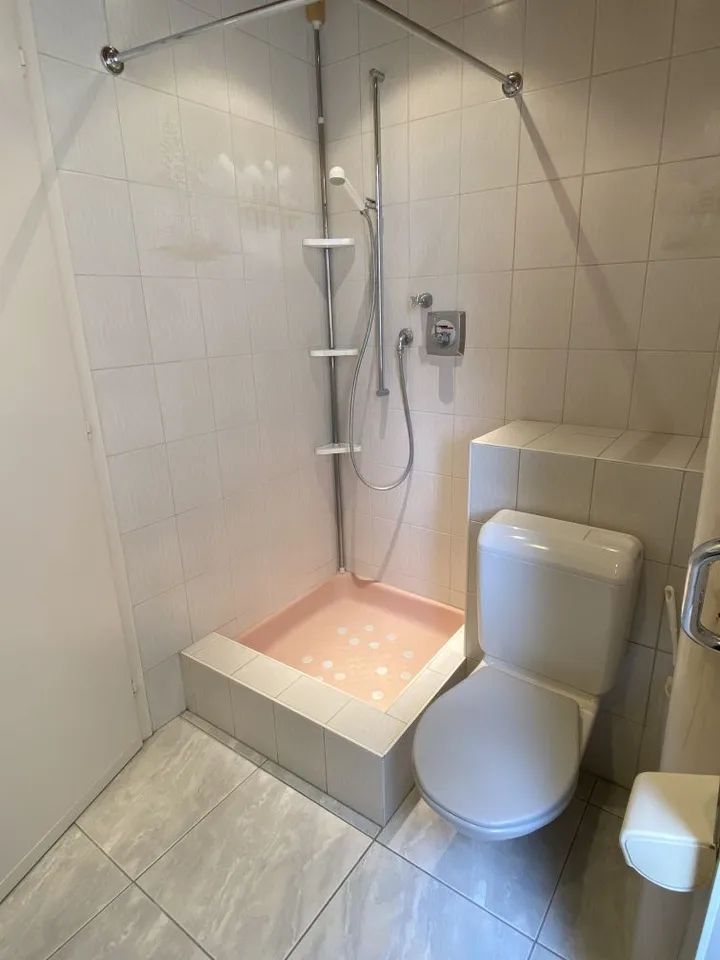 Geräumige 4.5-Zimmer-Wohnung im Herzen von Tramelan – Foto 8 von 9