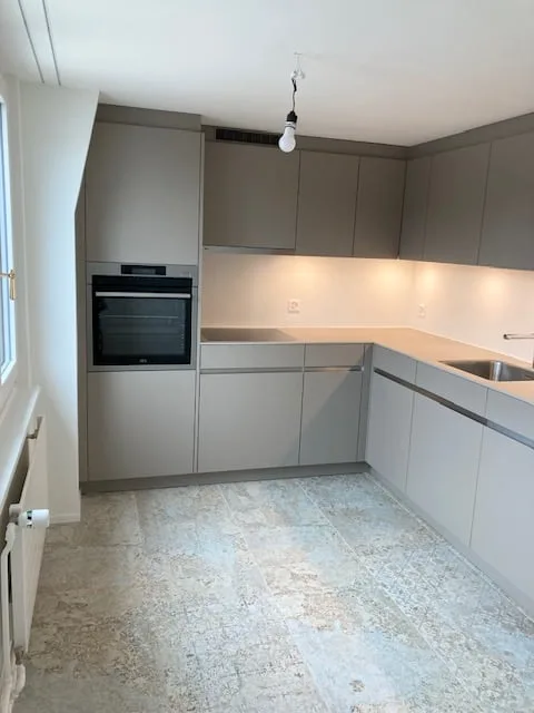Appartement de charme rénové de 4,5 pièces dans un immeuble ancien avec balcon au centre de Herisau