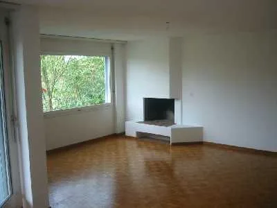 4 1/2 Zi.-Wohnung, sonnig und hell  in 4 Fam.-Haus