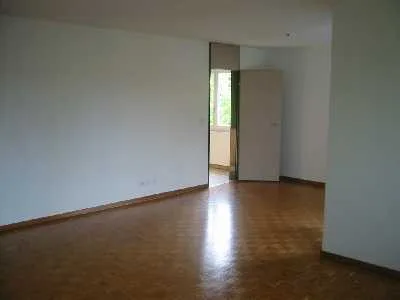 4 1/2 Zi.-Wohnung, sonnig und hell  in 4 Fam.-Haus