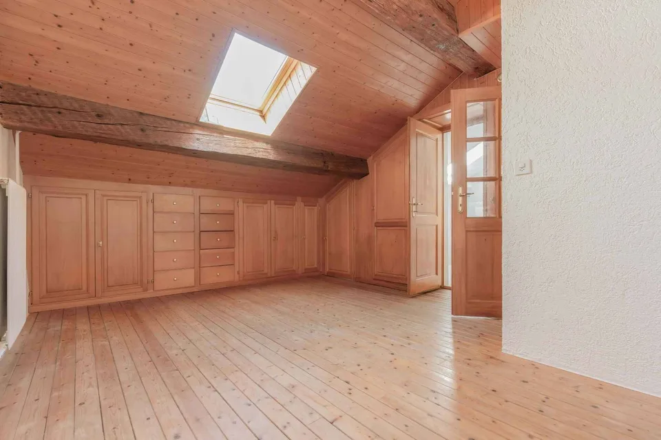 Zweigeschossiges Charmant-Wohnung mit 2.5 Zimmern