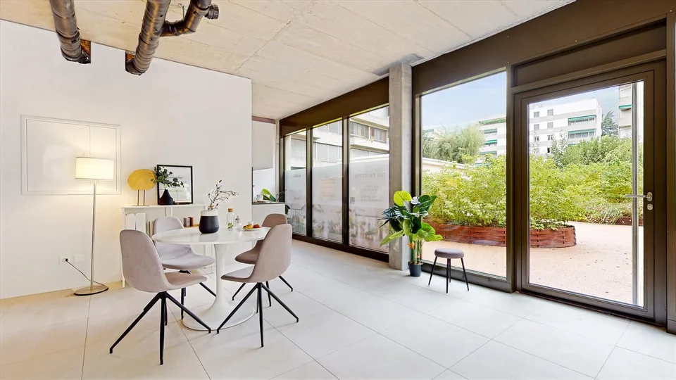 Nuovo spazio commerciale con vetrine