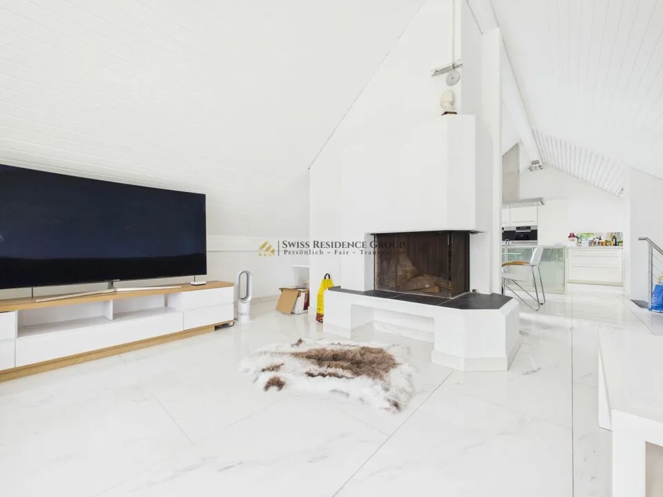 Exklusive 5.5-Zimmer-Dachwohnung mit Panoramaausblick und hochwertigem Innenausbau
