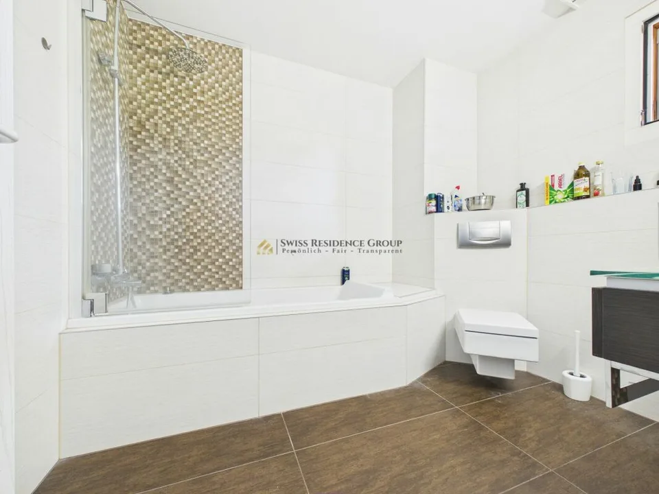 Exklusive 5.5-Zimmer-Dachwohnung mit Panoramaausblick und hochwertigem Innenausbau